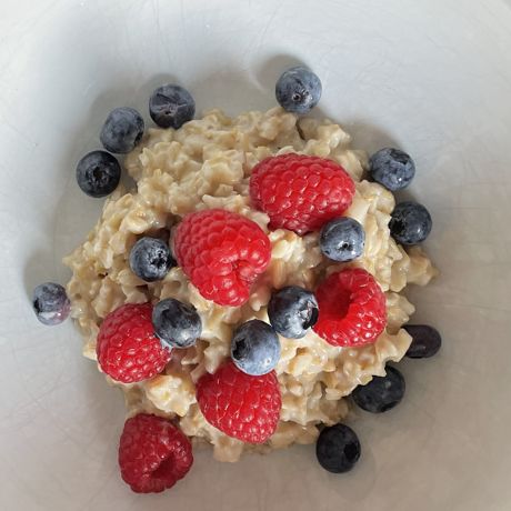 Berry oatmeal